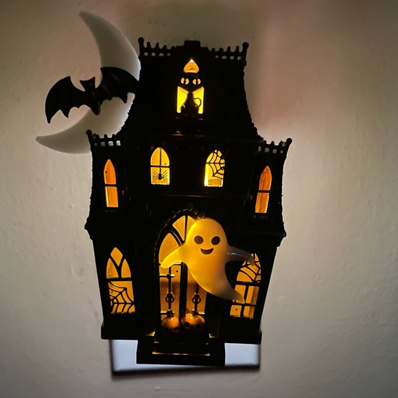 👻RARE 2016 BATH & BODY WORKS HALLOWEEN HAUNTED HOUSE WALLFLOWER👻 - Picture 2 of 9